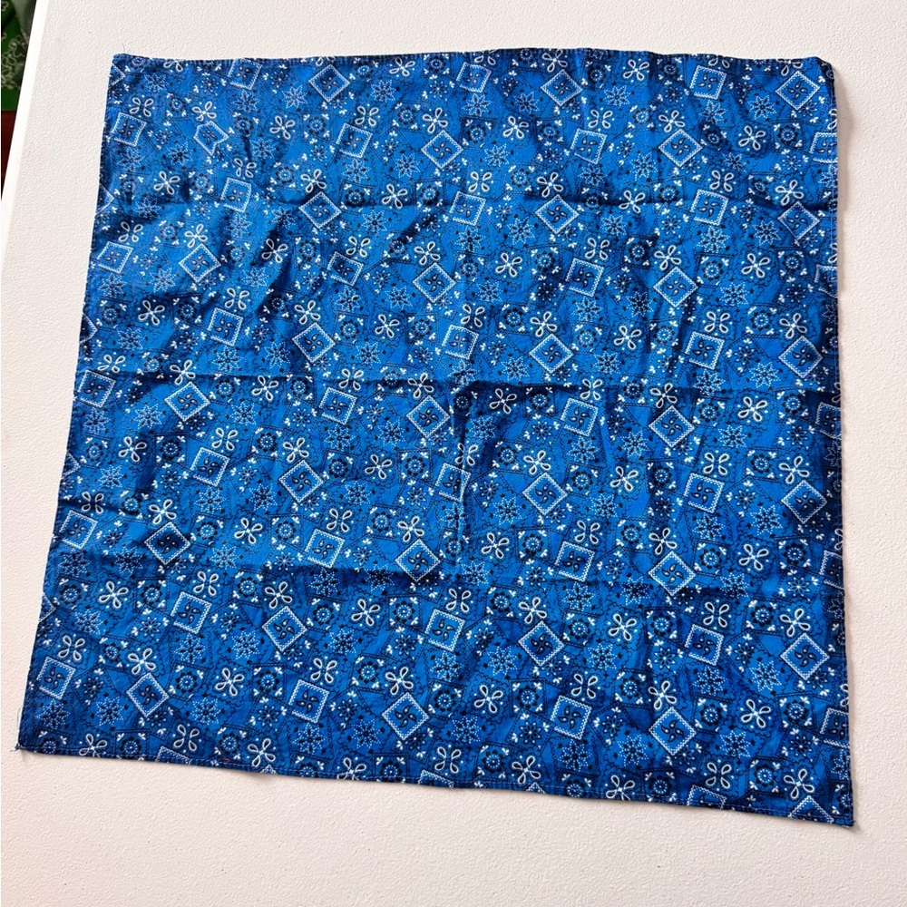 Blue bandana print square scarf